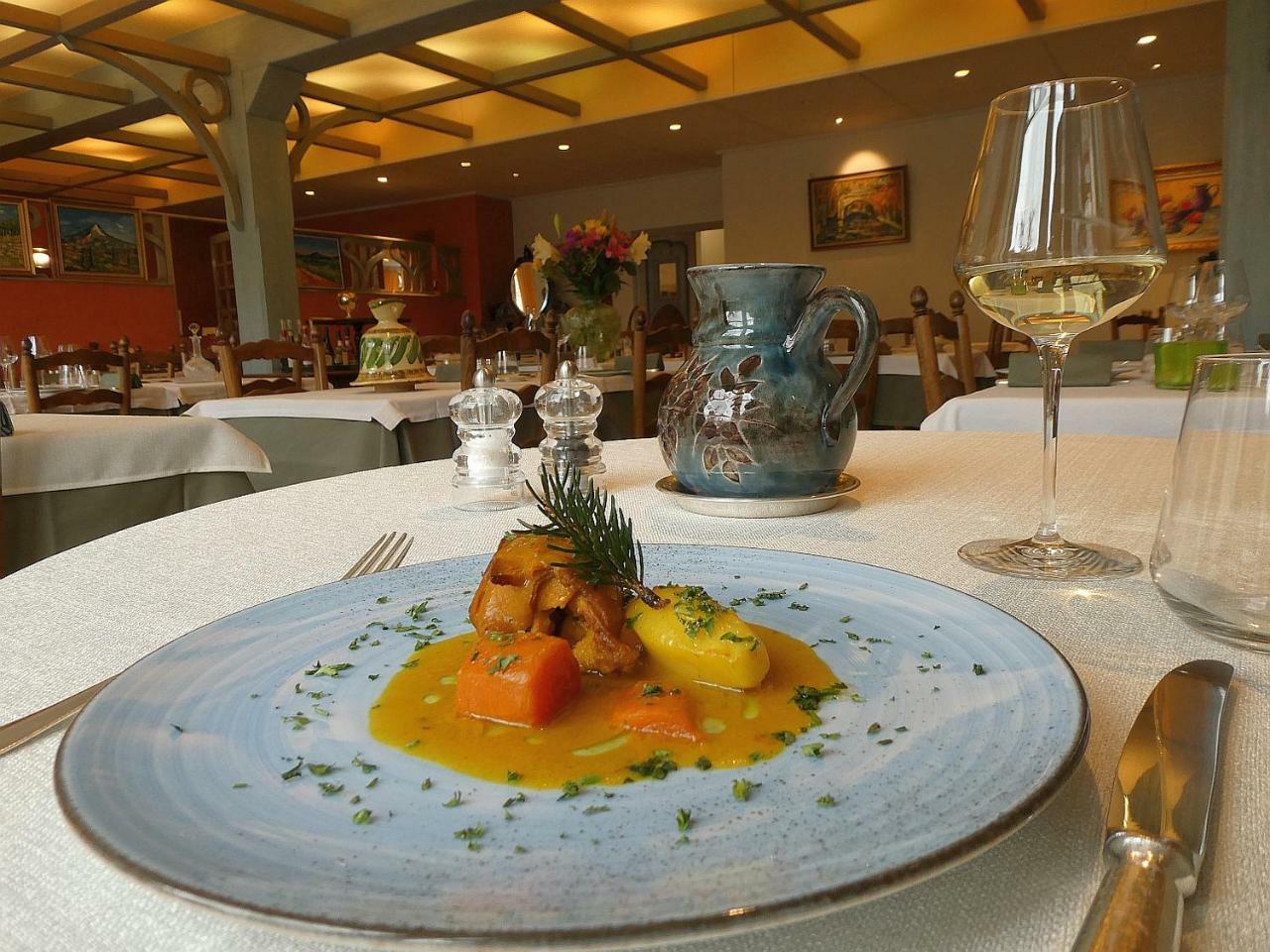 Logis Hotel Restaurant Le Mont Aigoual Мейрей Экстерьер фото